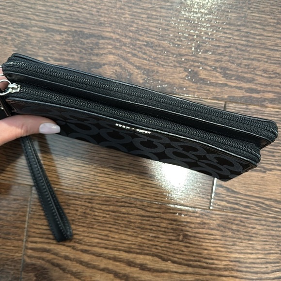 Vintage Coach Wristlet - Picture 7 of 9